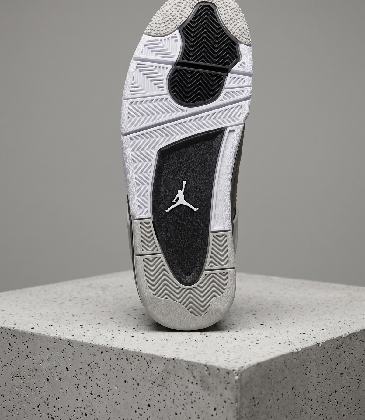 Air Jordan 4 Retro Military Black, outsole tread detail
