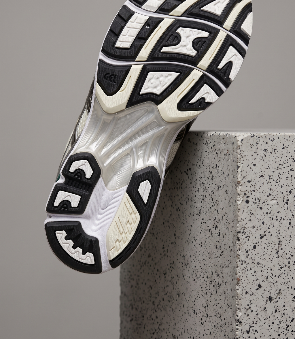 ASICS GEL-Kayano 14, outsole tread detail