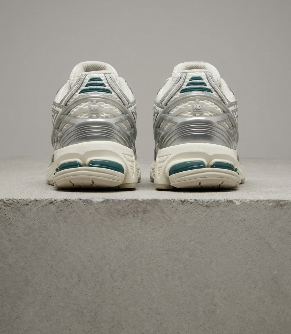 New Balance 1906R Silver Metallic Cream, heel close-up view