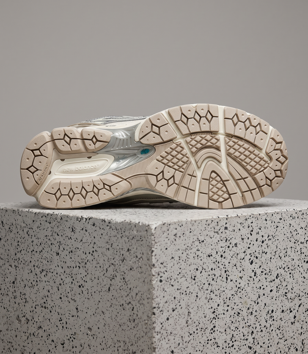 New Balance 1906R Silver Metallic Cream, outsole tread detail