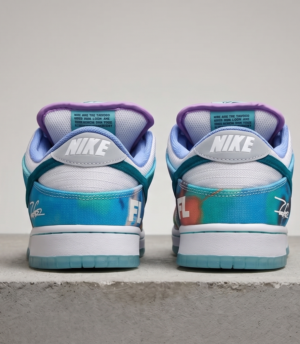 Nike SB Dunk Low x Futura Laboratories Bleached Aqua, heel view