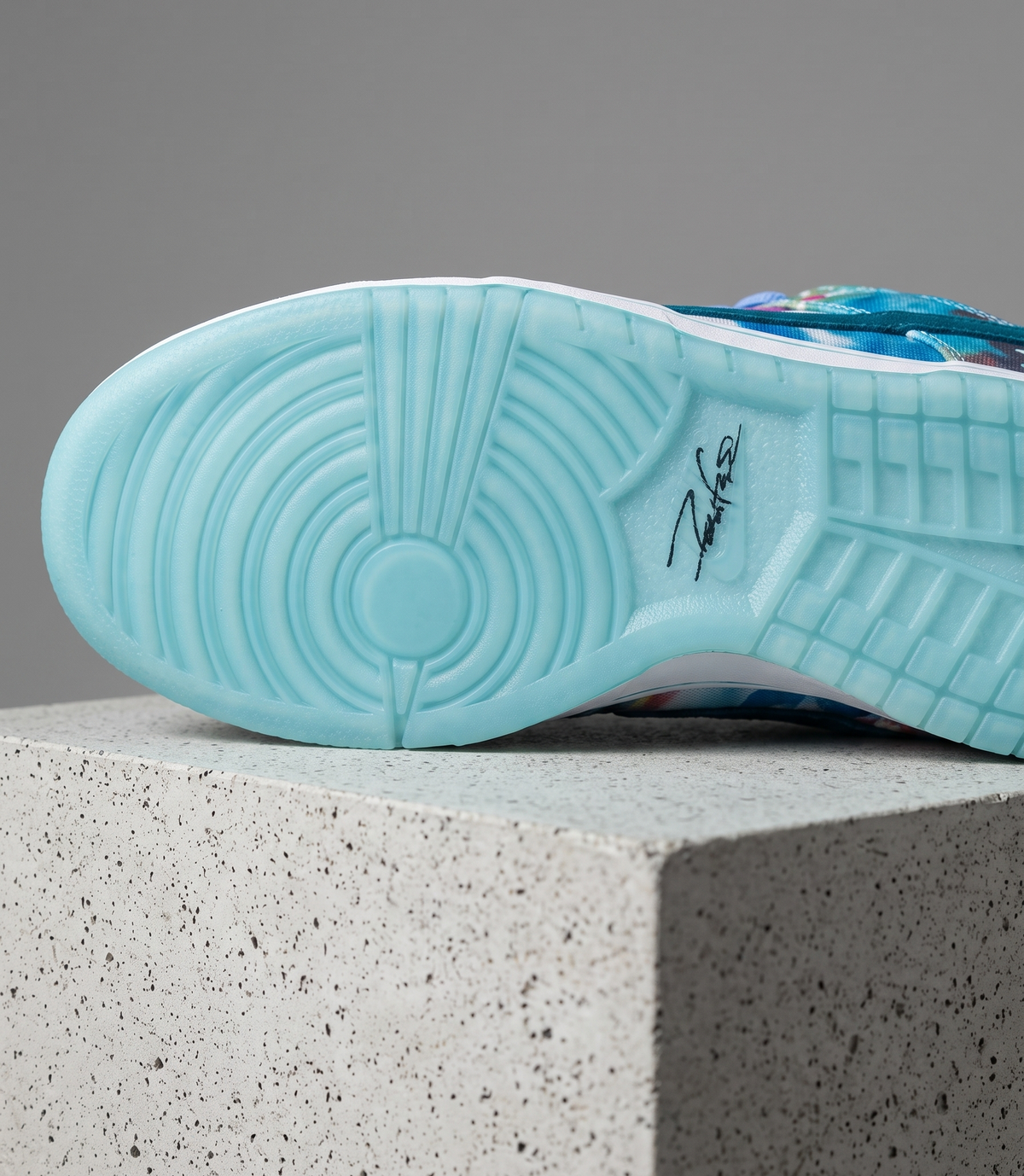 Nike SB Dunk Low x Futura Laboratories Bleached Aqua, translucent aqua outsole detail
