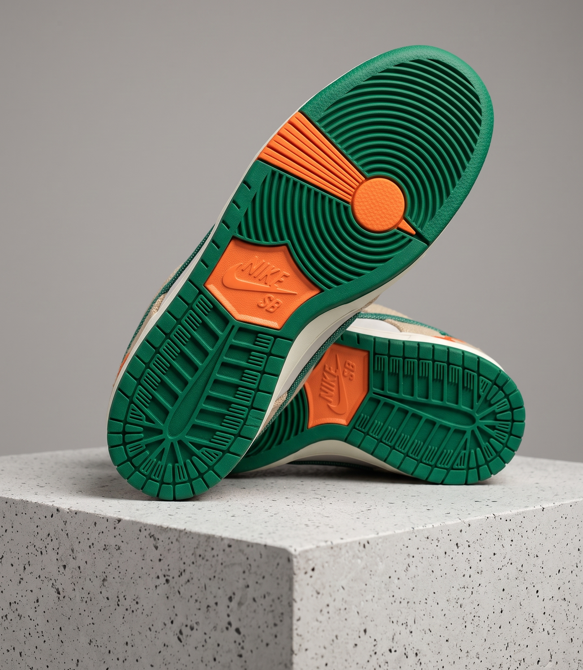 Nike SB Dunk Low x Jarritos, green and orange sunburst outsole detail